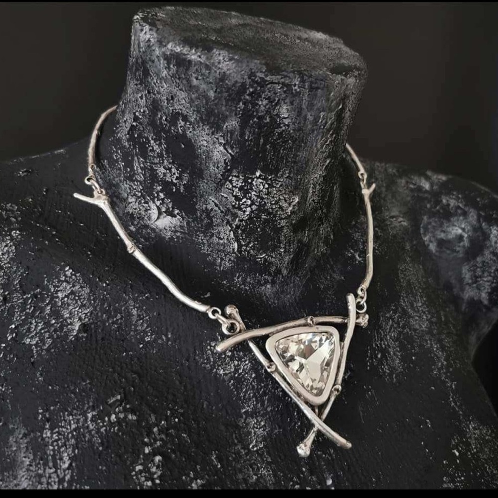 Elegant Silver Necklace with Crystal Pendant - Picture 3 of 6